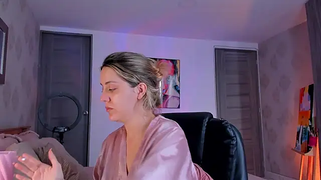 martinaaricci online show from 12.04.24