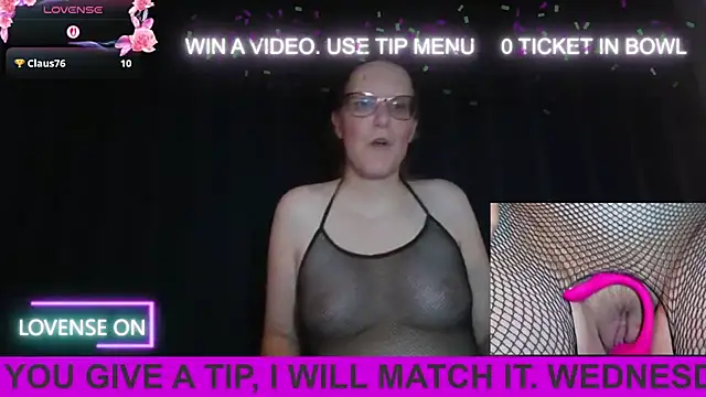 Snapshot of PernillaGirl chatting on 09.17.25 PernillaGirl online show from 09.17.25