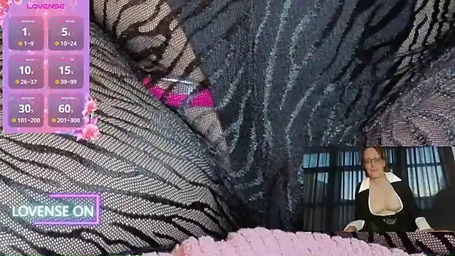 Snapshot of PernillaGirl chatting on 09.28.25 PernillaGirl online show from 09.28.25