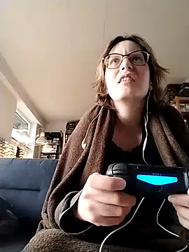 Snapshot of PernillaGirl chatting on 10.04.25 PernillaGirl online show from 10.04.25