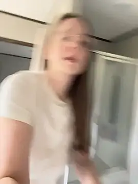 Snapshot of Sweetdee222x chatting on 11.29.25 Sweetdee222x online show from 11.29.25