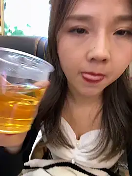 Snapshot of Efangfang chatting on 01.08.25 Efangfang online show from 01.08.25