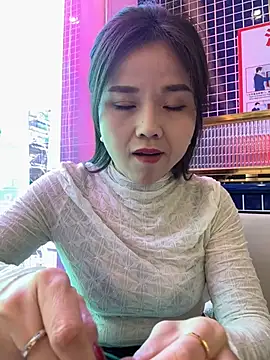 Snapshot of Efangfang chatting on 01.11.25 Efangfang online show from 01.11.25