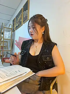 Efangfang online show from 02.04.26