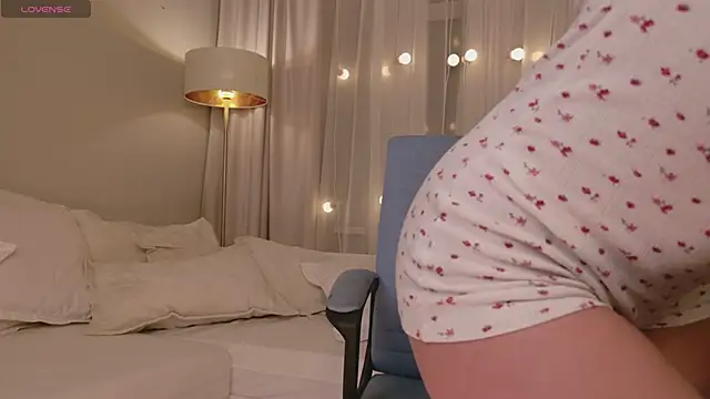 EmiliaDreams online show from 02.02.26