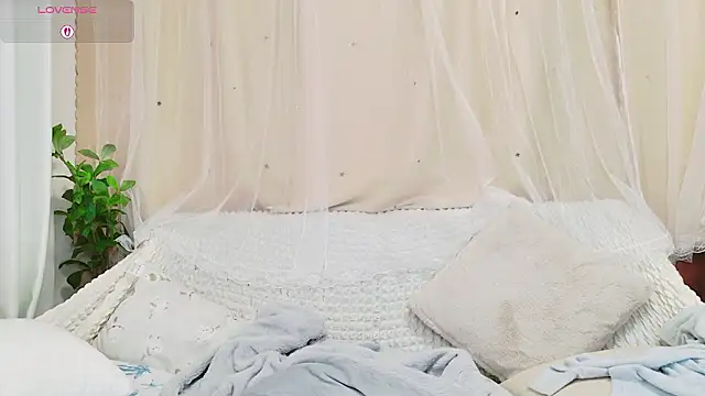 Snapshot of Conatsu chatting on 02.10.26 Conatsu online show from 02.10.26