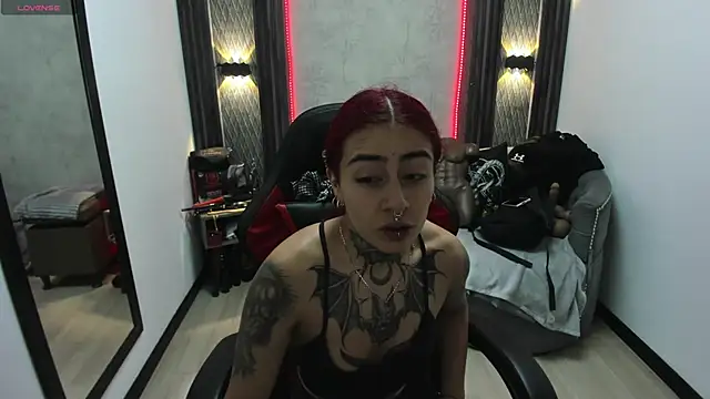 selene red  online show from 02.26.25