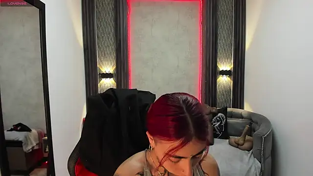 selene red  online show from 03.06.25