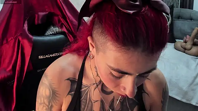 selene red  online show from 03.09.25