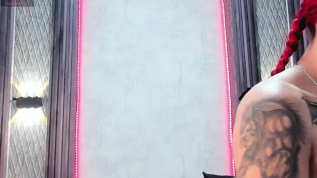 selene red  online show from 03.15.25