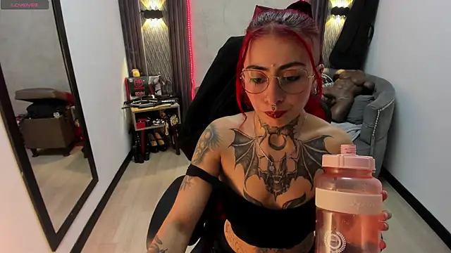 selene red  online show from 03.21.25