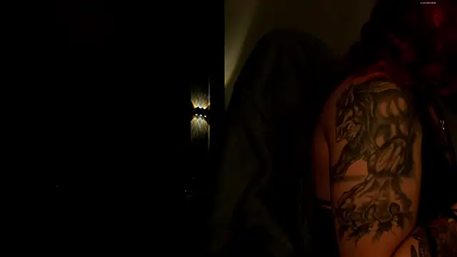 selene red  online show from 10.06.25