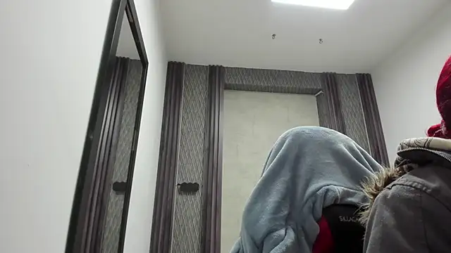 selene red  online show from 04.15.26