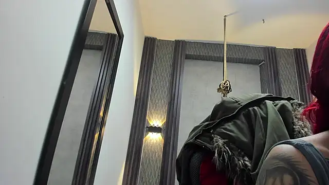 Snapshot of selene_red_ chatting on 06.19.26 selene red online show from 06.19.26