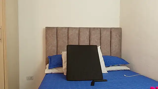 karina lewis  online show from 03.05.25