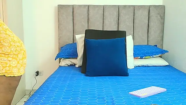 karina lewis  online show from 09.09.25