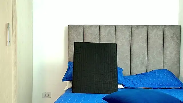 karina lewis  online show from 10.17.25