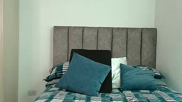 karina lewis  online show from 02.25.26