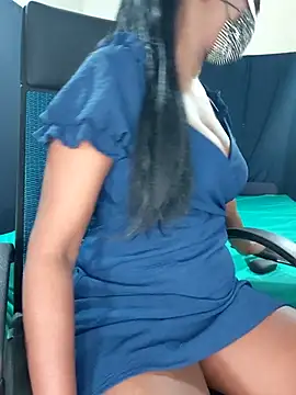 Snapshot of Midnight_Blossom chatting on 01.14.26 Midnight Blossom online show from 01.14.26