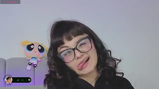 Snapshot of Sweet_Namii chatting on 05.24.26 Sweet Namii online show from 05.24.26