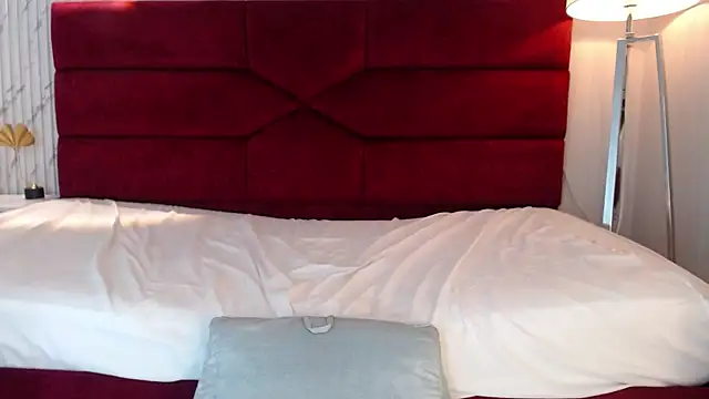 sara saenz99 online show from 02.04.25