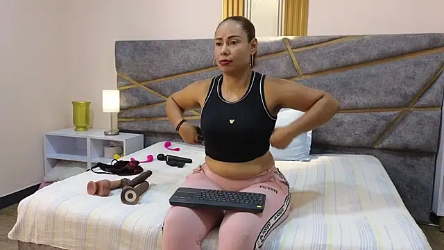 Julia Gomes online show from 03.17.25