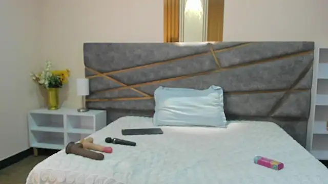 Julia Gomes online show from 10.31.25