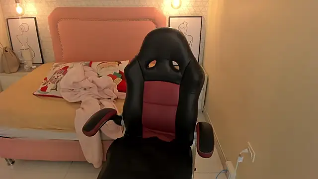 Kittytimberlake online show from 12.04.25