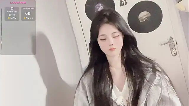 Qedgjwyz1 online show from 02.19.25