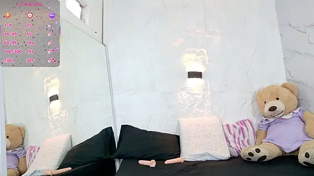 zorravioletta1 online show from 12.17.25