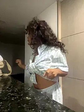 Snapshot of Marie_Rose chatting on 12.18.25 Marie Rose online show from 12.18.25