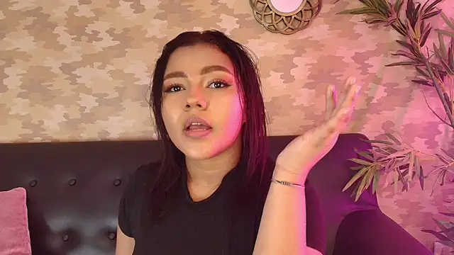 Snapshot of cherry_chel chatting on 01.19.25 cherry chel online show from 01.19.25