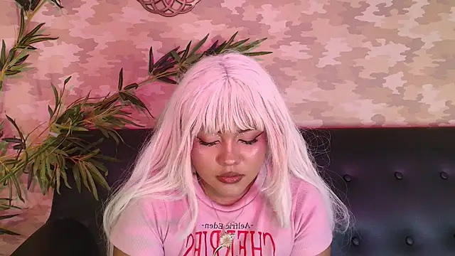 Snapshot of cherry_chel chatting on 02.21.25 cherry chel online show from 02.21.25