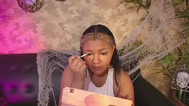 Snapshot of cherry_chel chatting on 10.26.25 cherry chel online show from 10.26.25