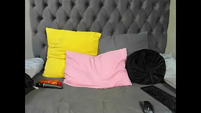 DIRTYTALKINQUEEN online show from 10.23.25