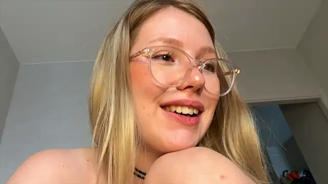 Snapshot of HoneyAudrey chatting on 01.09.25 HoneyAudrey online show from 01.09.25