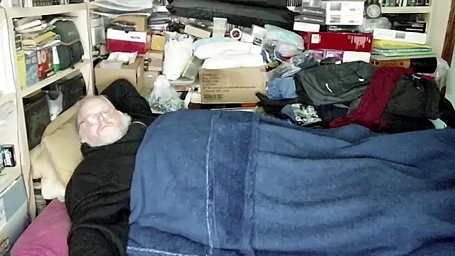 Snapshot of hadeszeuss2 chatting on 12.19.24 hadeszeuss2 online show from 12.19.24