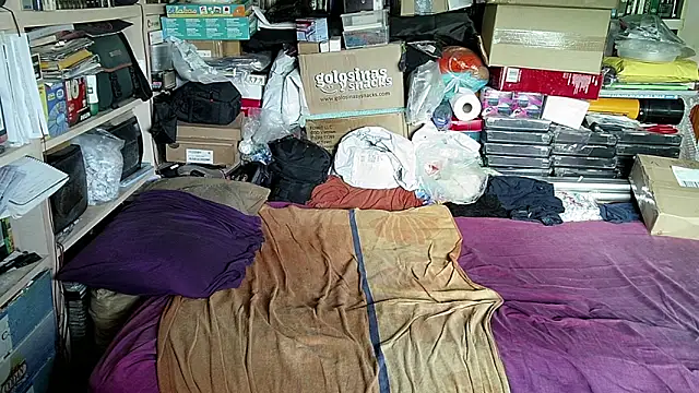 Snapshot of hadeszeuss2 chatting on 10.13.25 hadeszeuss2 online show from 10.13.25