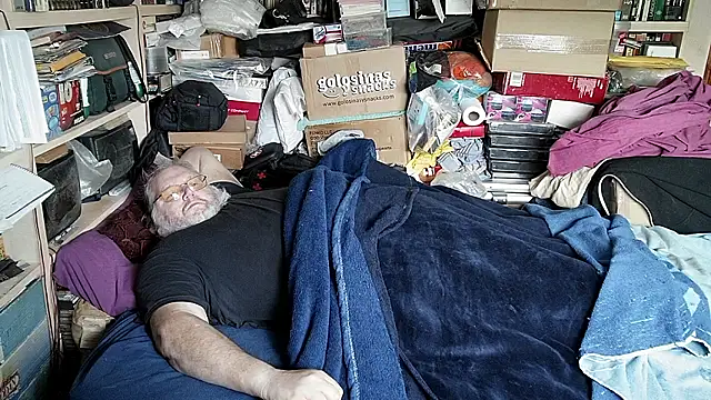 Snapshot of hadeszeuss2 chatting on 01.17.26 hadeszeuss2 online show from 01.17.26