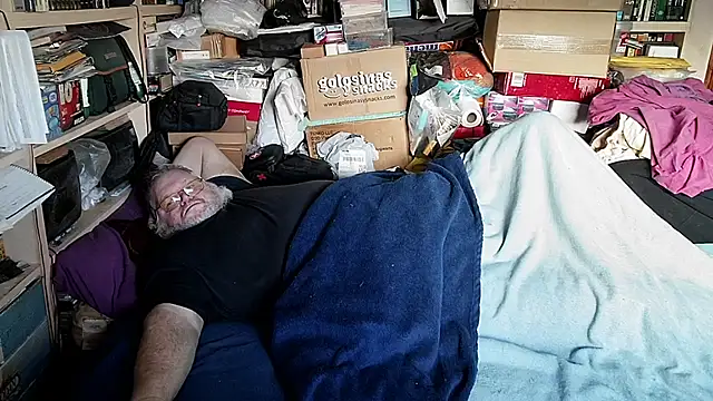 Snapshot of hadeszeuss2 chatting on 01.18.26 hadeszeuss2 online show from 01.18.26