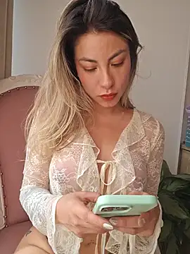 Snapshot of Karen_San_Miguel chatting on 02.04.25 Karen San Miguel online show from 02.04.25