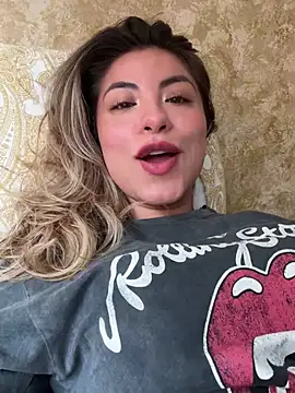 Snapshot of Karen_San_Miguel chatting on 02.05.25 Karen San Miguel online show from 02.05.25