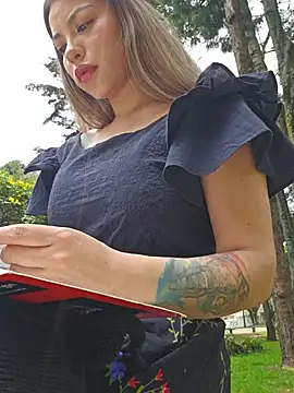 Snapshot of Karen_San_Miguel chatting on 03.11.25 Karen San Miguel online show from 03.11.25