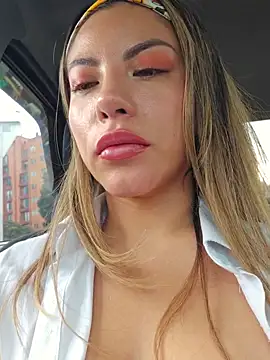 Snapshot of Karen_San_Miguel chatting on 09.22.25 Karen San Miguel online show from 09.22.25