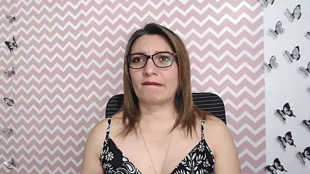 Amie Adams82  online show from 01.23.25