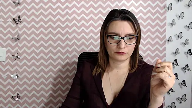 Amie Adams82  online show from 01.31.25