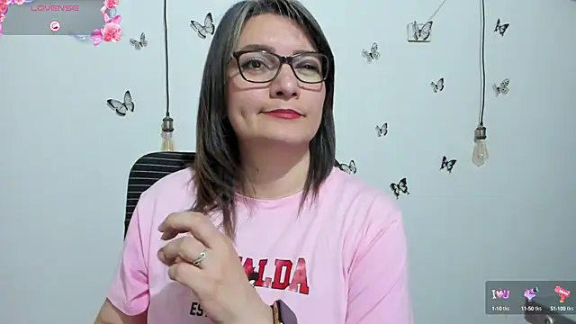 Amie Adams82  online show from 09.24.25