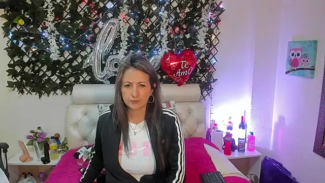 Snapshot of any_mour chatting on 03.10.25 any mour online show from 03.10.25