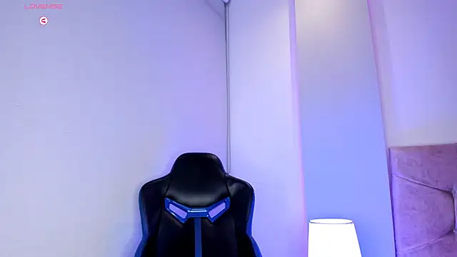 Snapshot of Cameliaa_Smiith chatting on 02.04.25 Cameliaa Smiith online show from 02.04.25