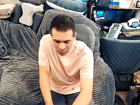 Snapshot of ClampMaster chatting on 12.23.25 ClampMaster online show from 12.23.25